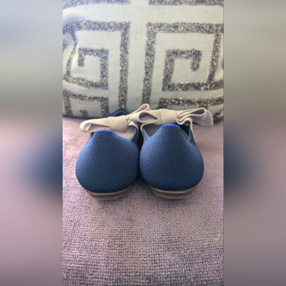 Rothys Sapphire Mary Jane Points | Size 6.5 - Picture 4 of 5